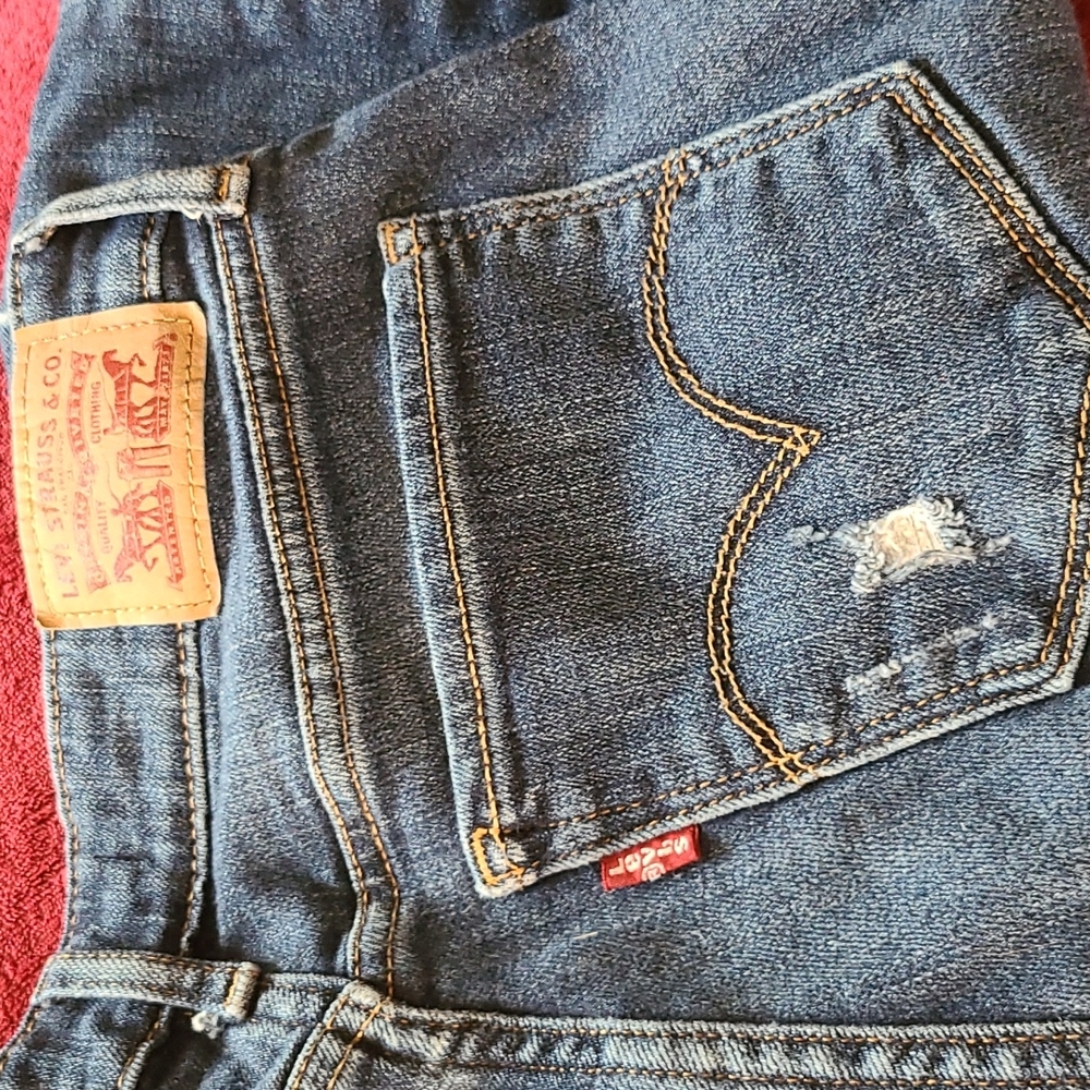 Levis - Picture 3 of 6